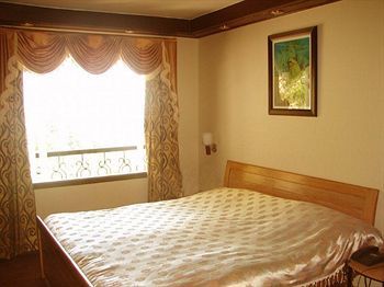 Hotel Emerald Heights ムスーリー エクステリア 写真